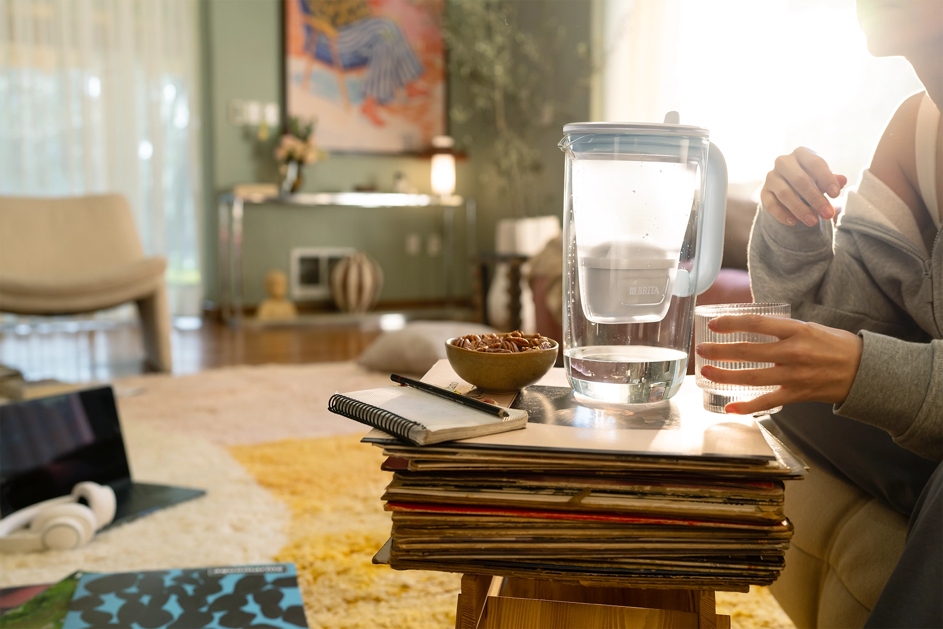 Load video: A Video of the BRITA Glass Jug in a Lifestyle Setting